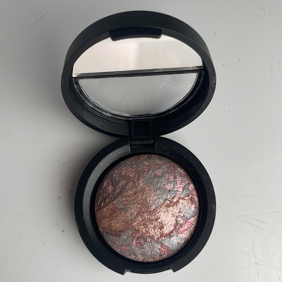 Laura Geller makeup baked marble eyeshadow toasty pink - Picture 3 of 4